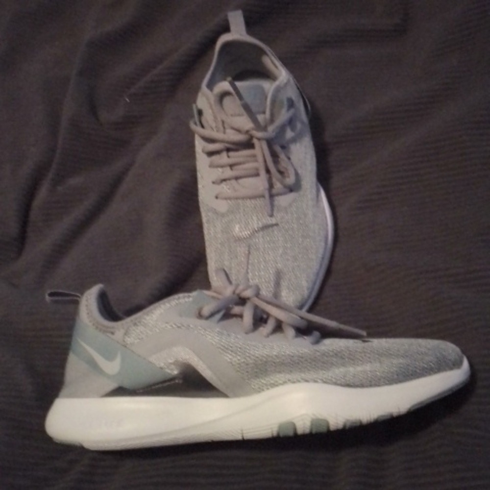 Nike women's shoes sz 7.5